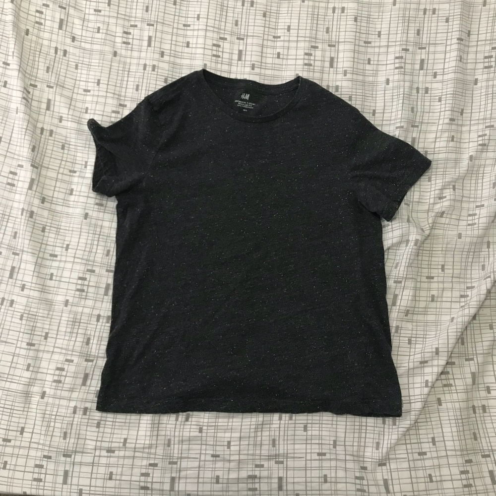 GREY WITH WHITE DOT TEE